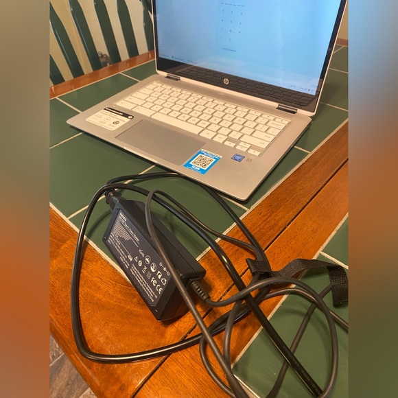 HP Chromebook- White, Intel Processor - Picture 4 of 7